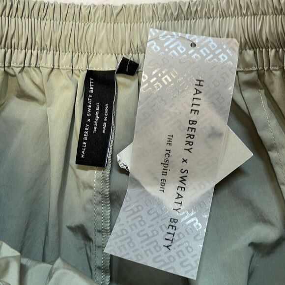NWT Halle Berry x Sweaty Betty | Maia Woven Jogger in Chalkgreen XS - Picture 11 of 11